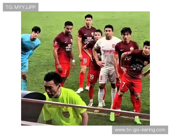 上海海港主场鏖战成都蓉城强强对决再掀中超争冠激情风暴 上海海港主场鏖战成都蓉城强强对决再掀中超争冠激情风暴
