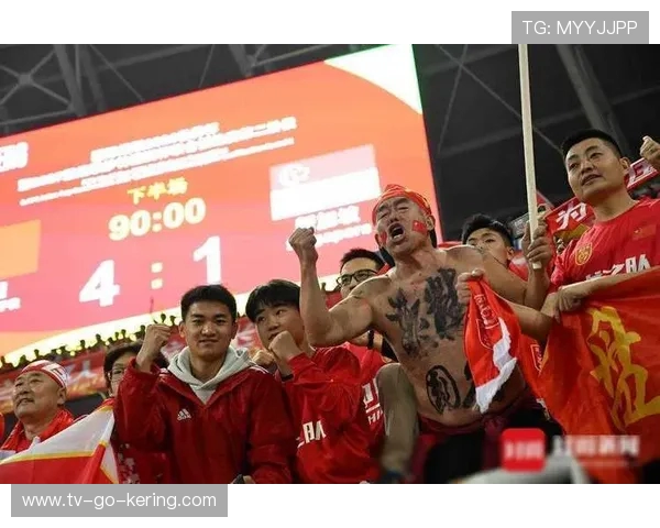 国足逆转取胜全场沸腾年轻球员爆发点燃球迷激情