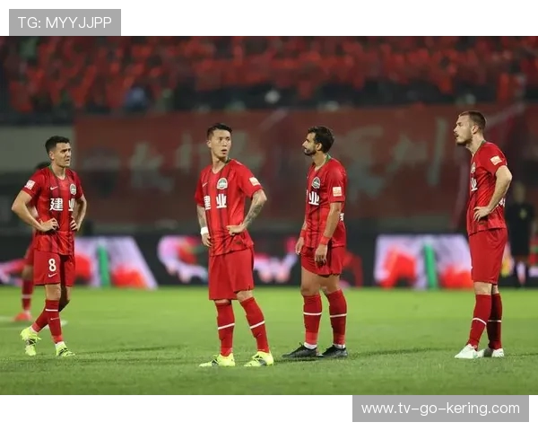 青岛西海岸鏖战河南俱乐部激烈对攻上演中超赛场巅峰较量