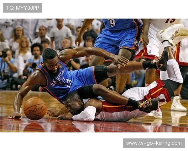 帕纳辛纳与阿尔巴的激烈对决揭示篮球战术与团队合作的重要性